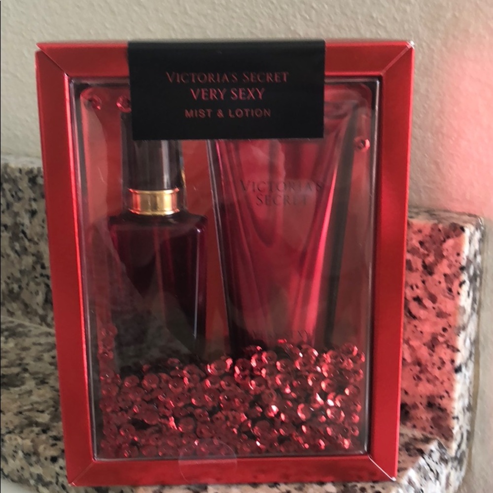 Victoria’s Secret Very Sexy Lotion Set